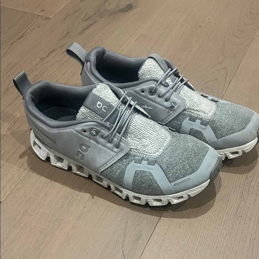 On Cloud Womens shoes size 7.5